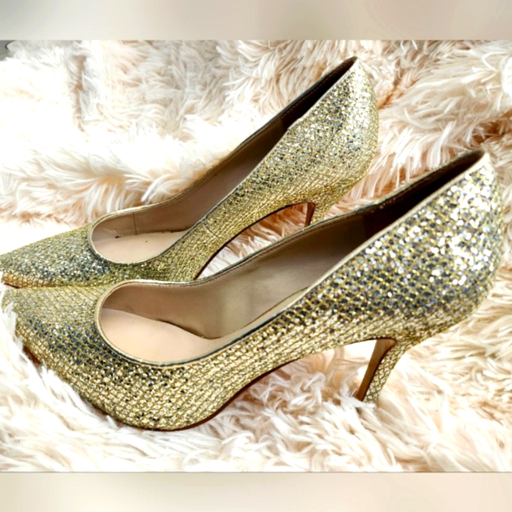 Sz. 8.5 Nine West Gold Shimmery Pumps